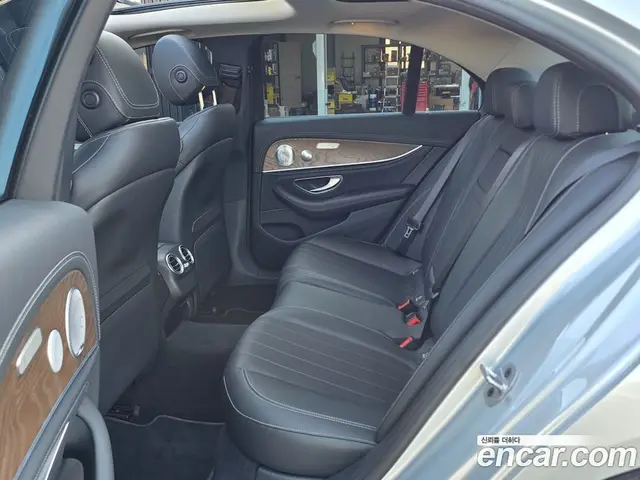 Mercedes-Benz E-Class 2019 2.0 автомат (гидро), миниатюра 9