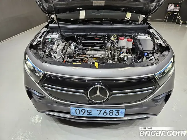 Mercedes-Benz EQB 2023 0.2 автомат (гидро), миниатюра 6