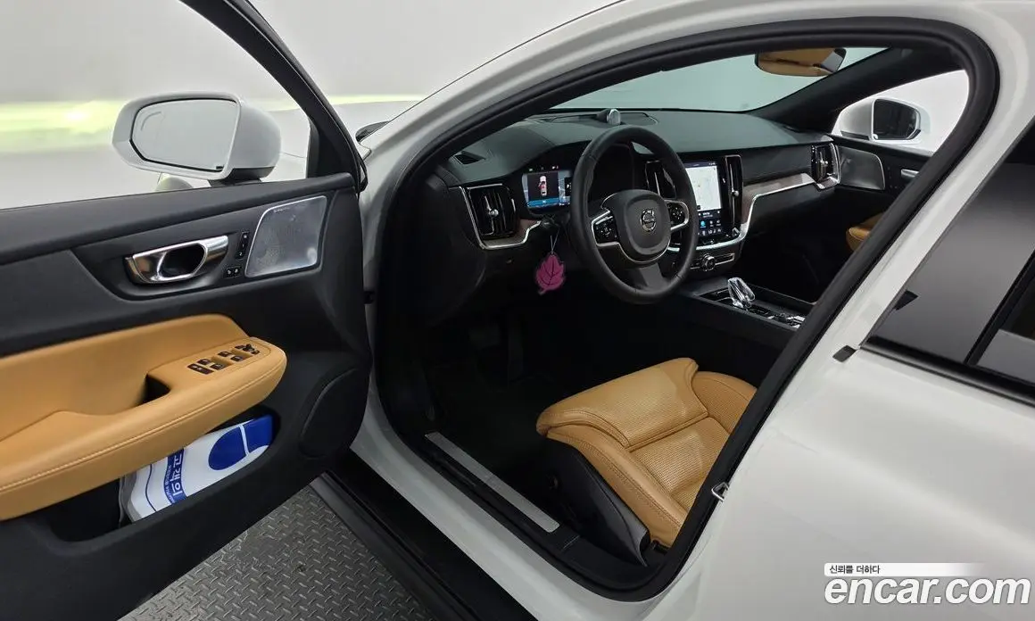 Volvo V60 2024 2.0 автомат (гидро), фото 12