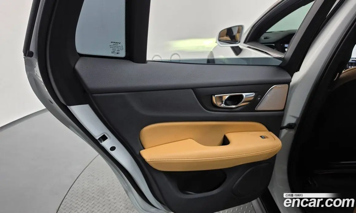Volvo V60 2024 2.0 автомат (гидро), фото 14