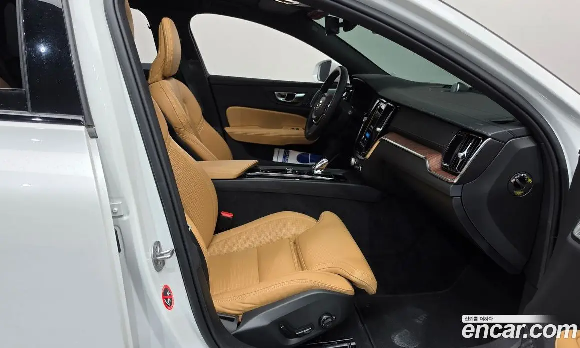 Volvo V60 2024 2.0 автомат (гидро), фото 15