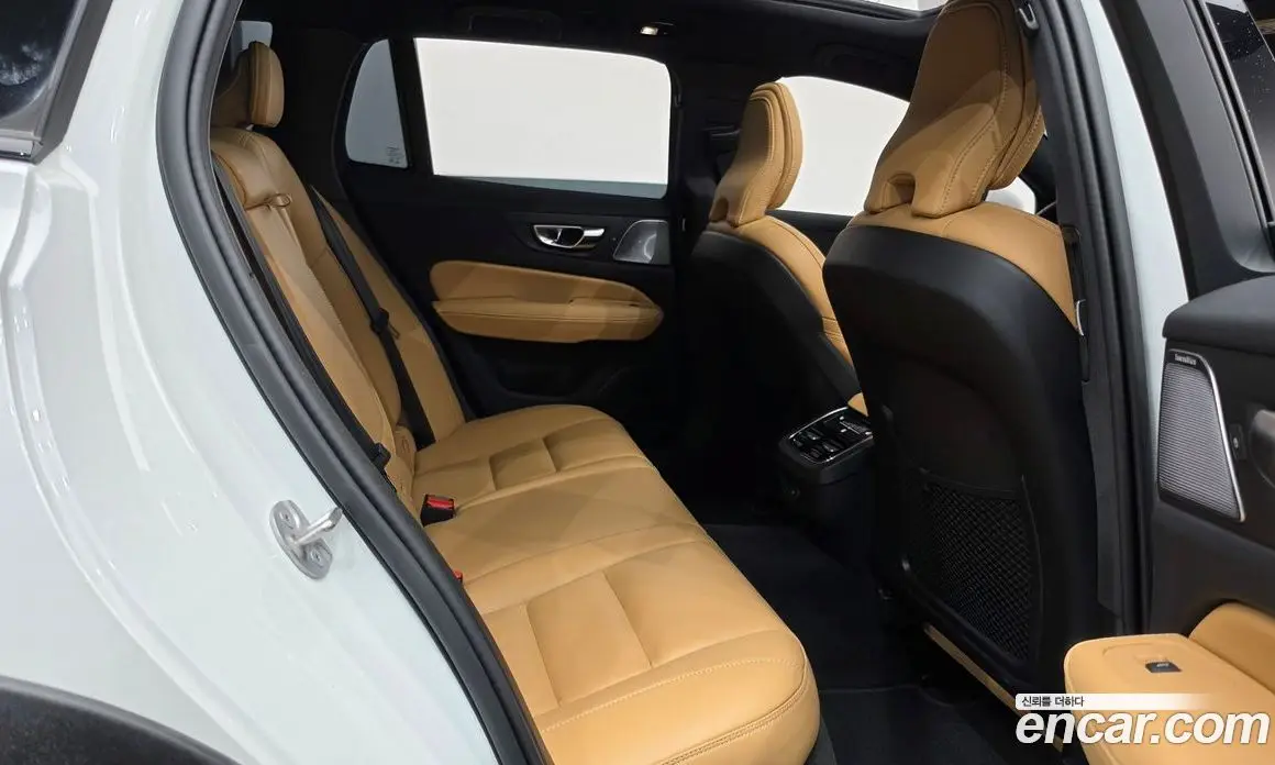Volvo V60 2024 2.0 автомат (гидро), фото 16