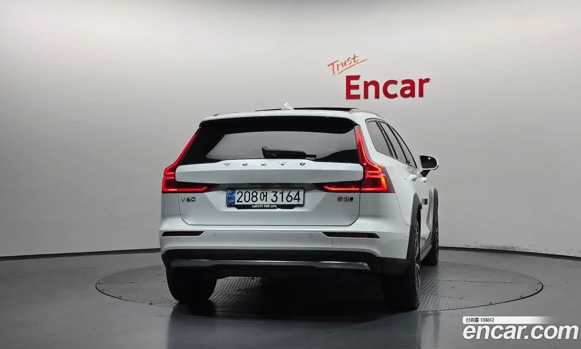 Volvo V60 2024 2.0 автомат (гидро), фото 3