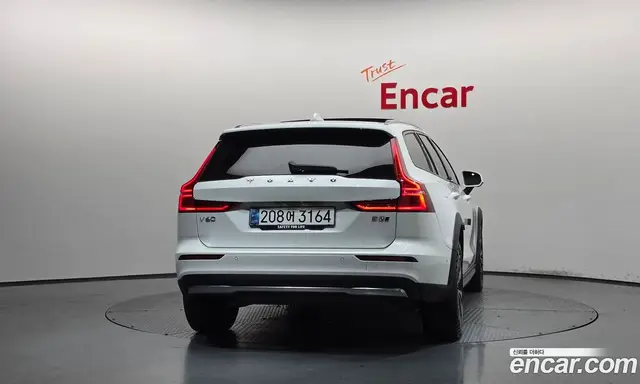 Volvo V60 2024 2.0 автомат (гидро), миниатюра 3