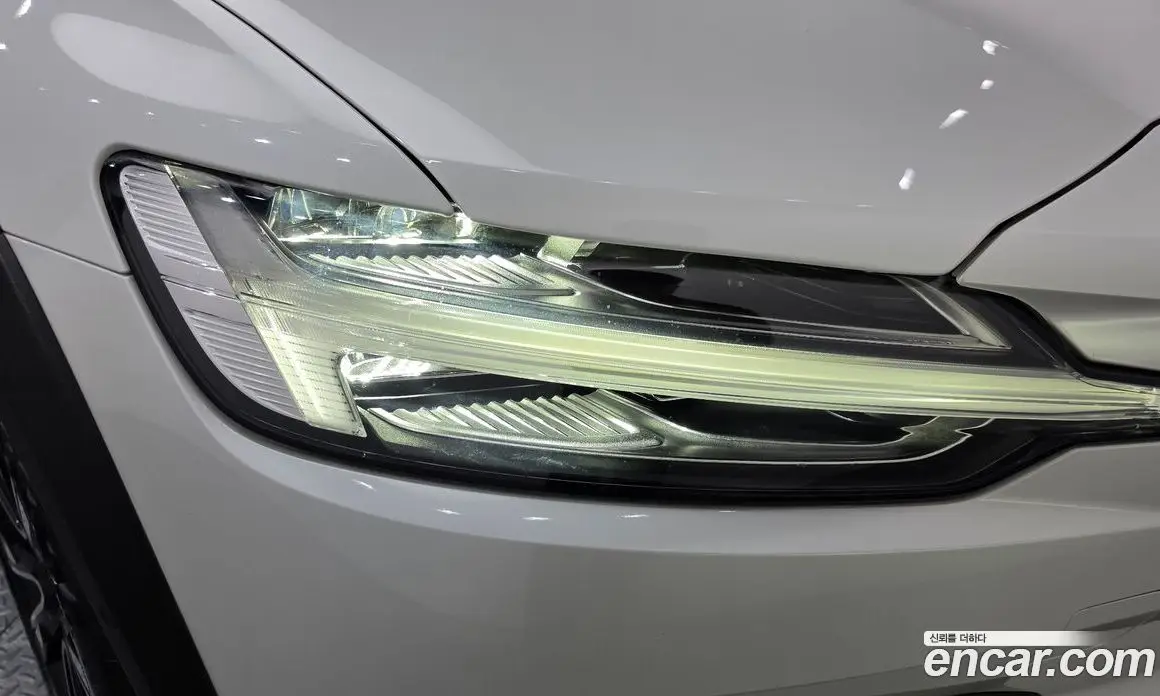 Volvo V60 2024 2.0 автомат (гидро), фото 7