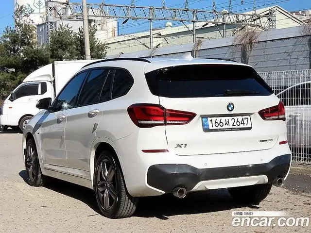 BMW X1 2021 2.0 автомат (гидро), миниатюра 3