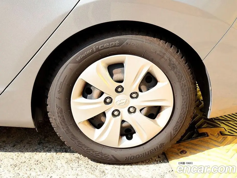 Hyundai Avante 2015 1.6 механика, фото 18