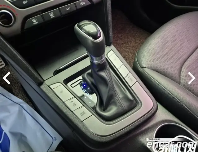 Hyundai Avante 2016 1.6 автомат (гидро), миниатюра 8