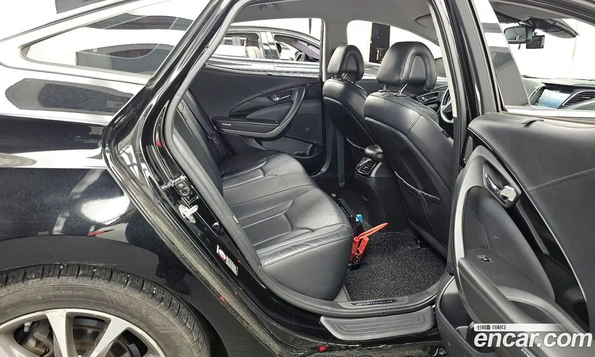 Hyundai Grandeur 2015 3.0 автомат (гидро), фото 18