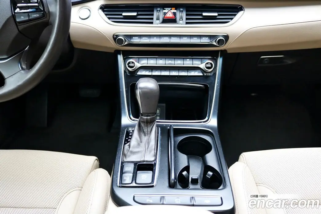 Hyundai Grandeur 2018 2.4 автомат (гидро), фото 14