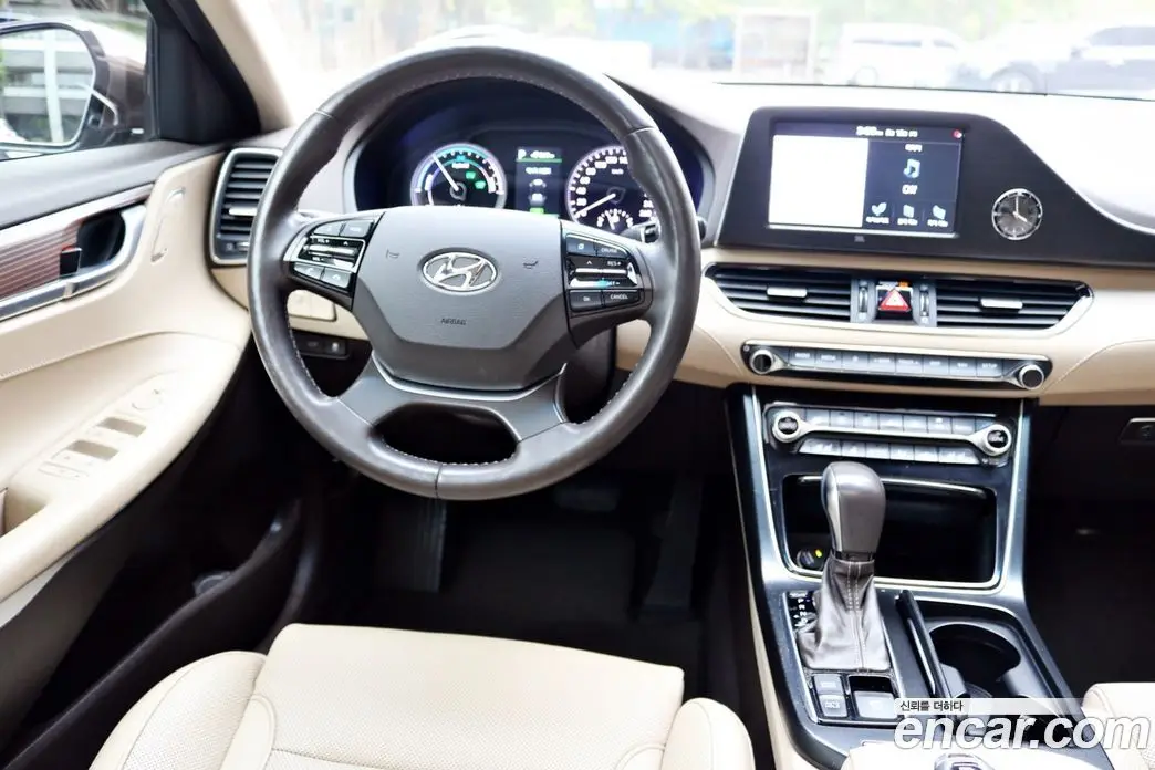 Hyundai Grandeur 2018 2.4 автомат (гидро), фото 10