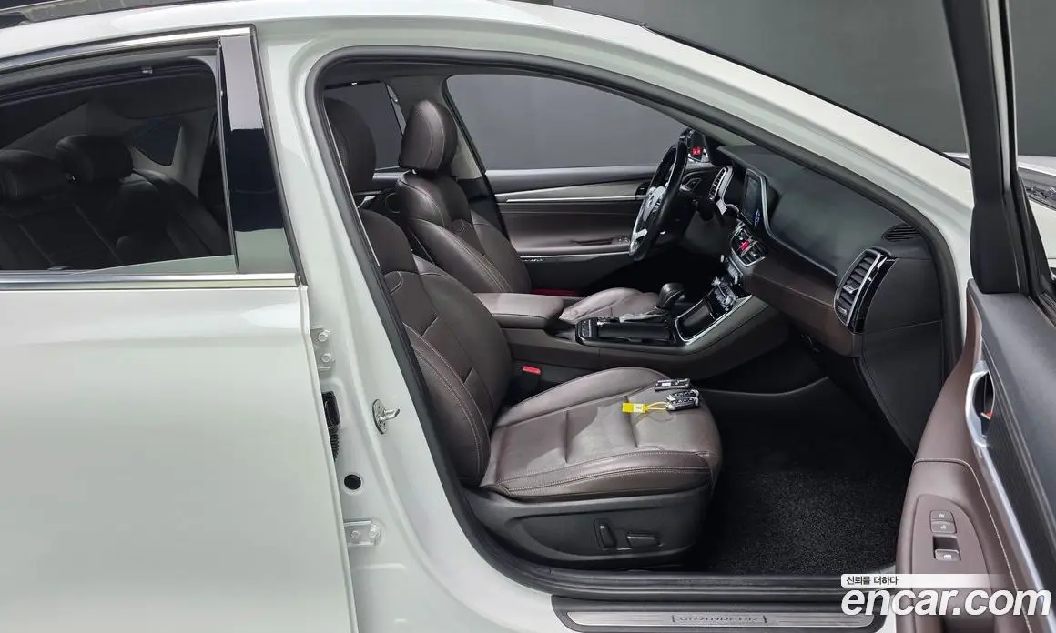 Hyundai Grandeur 2018 2.4 автомат (гидро), фото 15