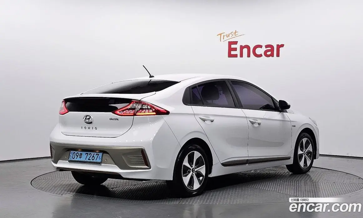 Hyundai Ioniq 2018 автомат (гидро), фото 2 Hyundai Ioniq 2018 автомат (гидро), фото 2