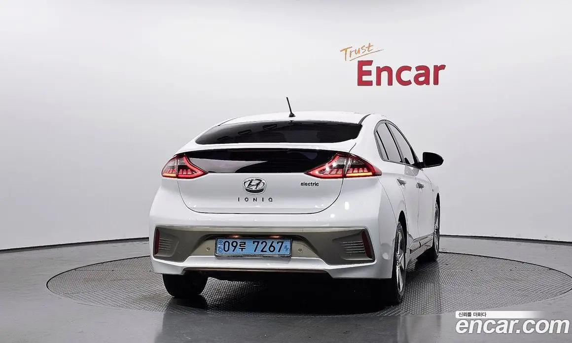 Hyundai Ioniq 2018 автомат (гидро), фото 4 Hyundai Ioniq 2018 автомат (гидро), фото 4