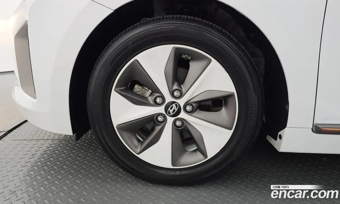 Hyundai Ioniq 2018 автомат (гидро), фото 5 Hyundai Ioniq 2018 автомат (гидро), фото 5
