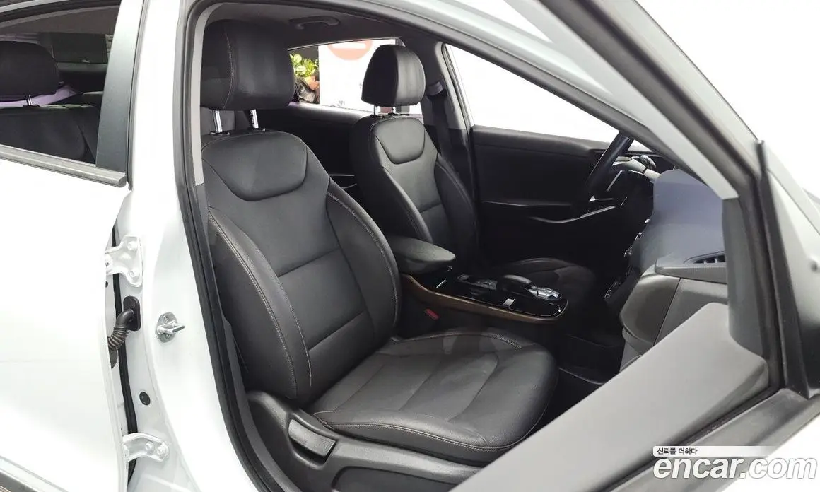Hyundai Ioniq 2018 автомат (гидро), фото 10 Hyundai Ioniq 2018 автомат (гидро), фото 10