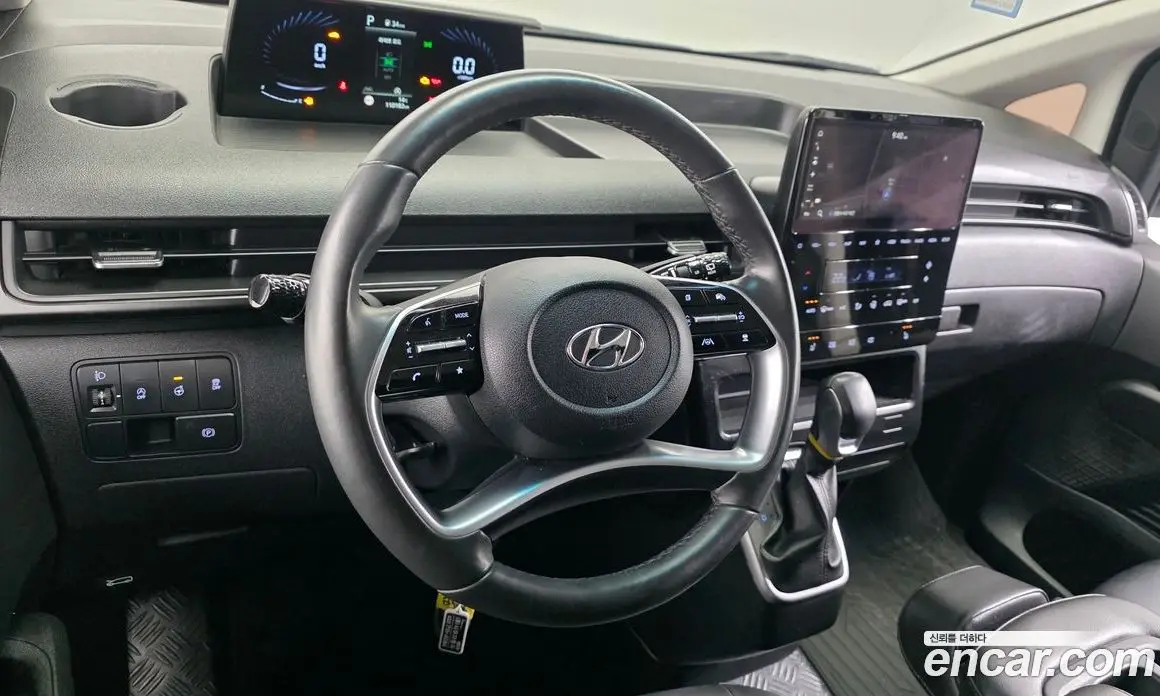 Hyundai Staria 2021 2.2 автомат (гидро), фото 13