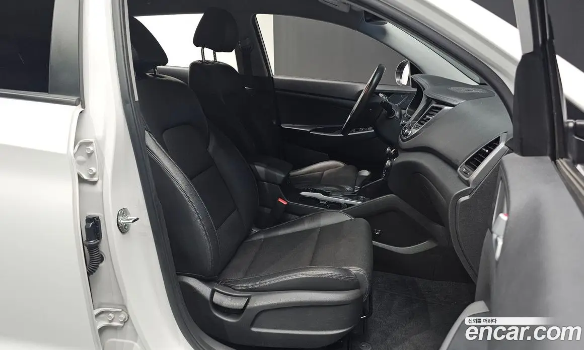 Hyundai Tucson 2015 1.7 автомат (гидро), фото 13