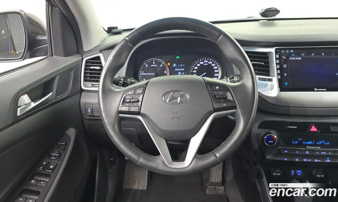 Hyundai Tucson 2015 1.7 автомат (гидро), фото 14 Hyundai Tucson 2015 1.7 автомат (гидро), фото 14