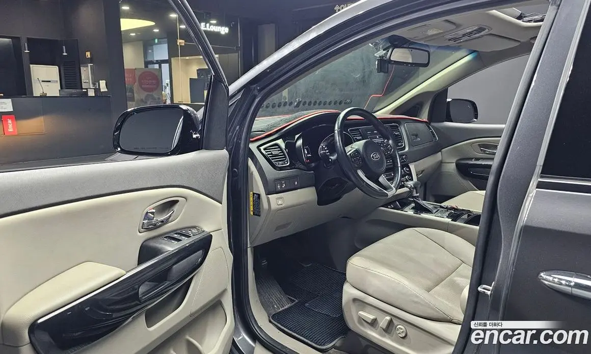 Kia Carnival 2017 2.2 автомат (гидро), фото 10 Kia Carnival 2017 2.2 автомат (гидро), фото 10