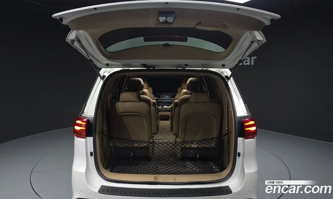 Kia Carnival 2018 2.2 автомат (гидро), фото 20 Kia Carnival 2018 2.2 автомат (гидро), фото 20