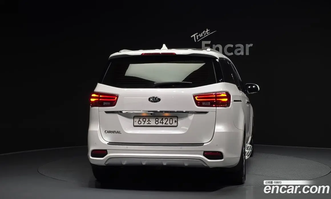 Kia Carnival 2018 2.2 автомат (гидро), фото 4 Kia Carnival 2018 2.2 автомат (гидро), фото 4