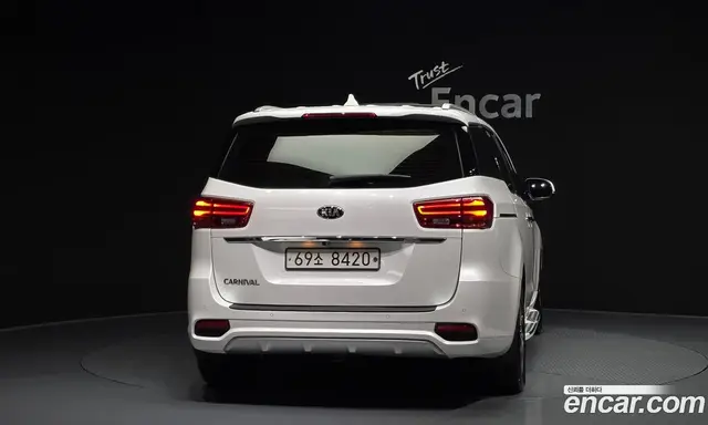 Kia Carnival 2018 2.2 автомат (гидро), миниатюра 4 Kia Carnival 2018 2.2 автомат (гидро), миниатюра 4