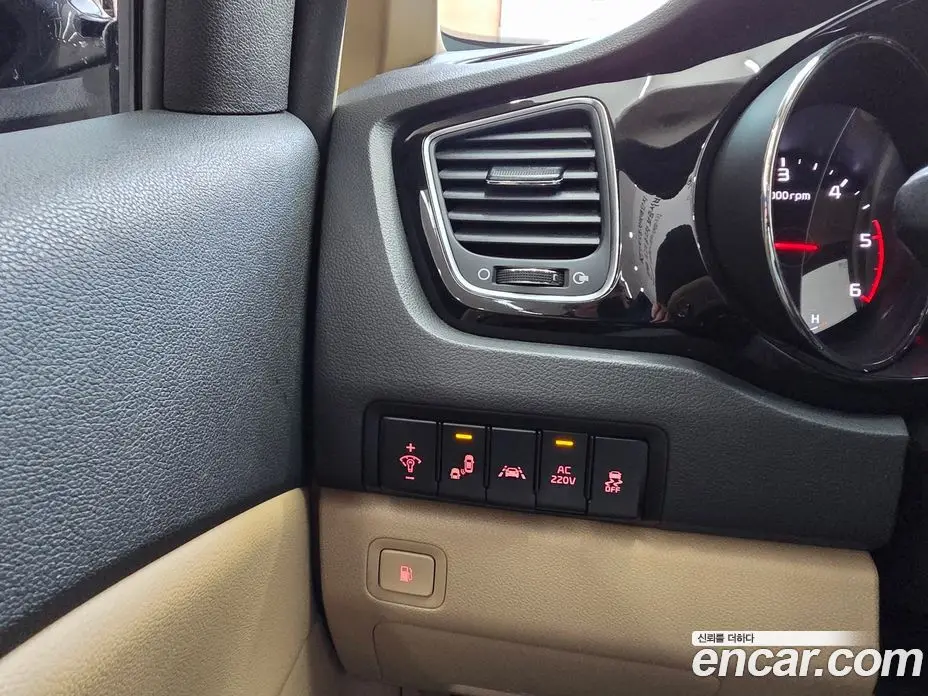 Kia Carnival 2018 2.2 автомат (гидро), фото 13