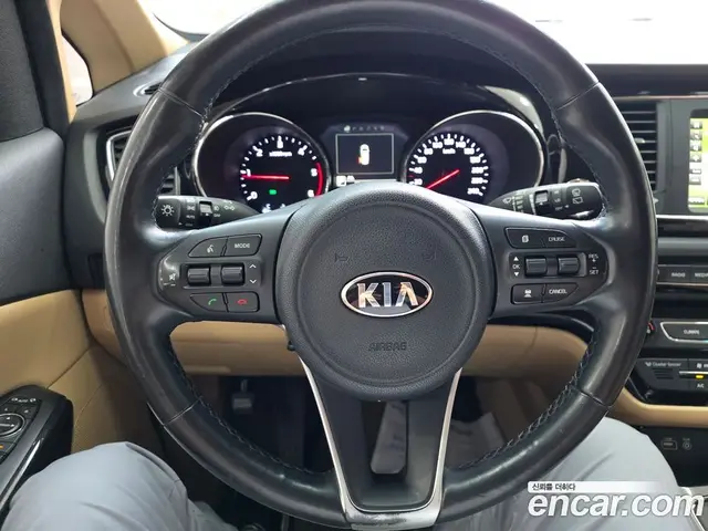 Kia Carnival 2018 2.2 автомат (гидро), миниатюра 9