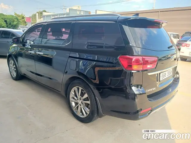 Kia Carnival 2018 2.2 автомат (гидро), миниатюра 6