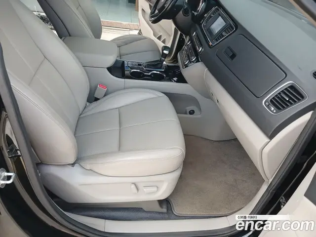 Kia Carnival 2018 2.2 автомат (гидро), миниатюра 9