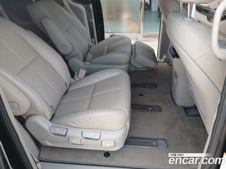 Kia Carnival 2018 2.2 автомат (гидро), фото 10