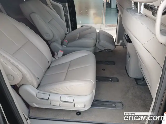 Kia Carnival 2018 2.2 автомат (гидро), миниатюра 10
