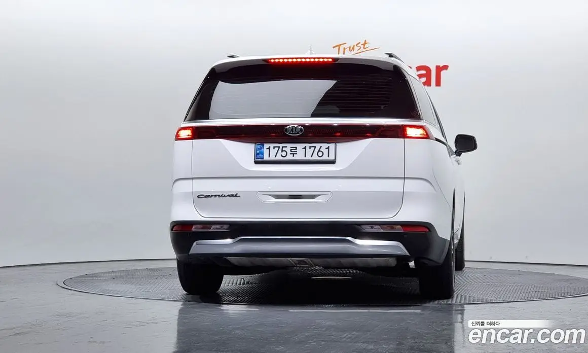 Kia Carnival 2021 2.2 автомат (гидро), фото 4 Kia Carnival 2021 2.2 автомат (гидро), фото 4