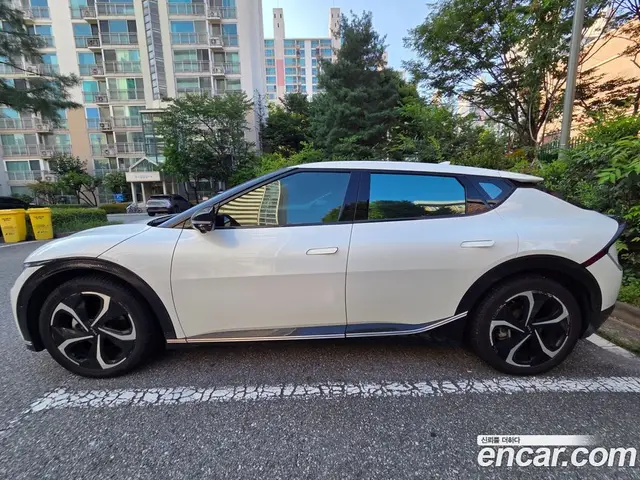 Kia EV6 2023 автомат (гидро), миниатюра 3