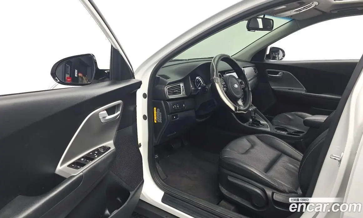 Kia Niro 2017 1.6 автомат (гидро), фото 13
