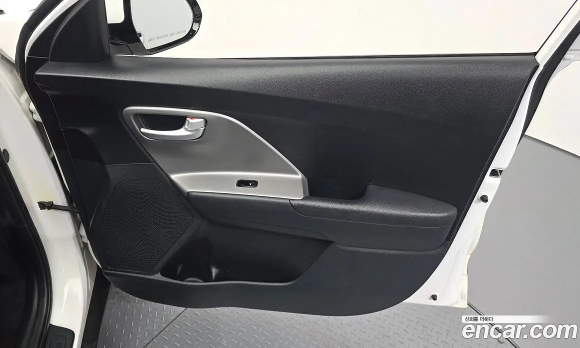 Kia Niro 2017 1.6 автомат (гидро), фото 14