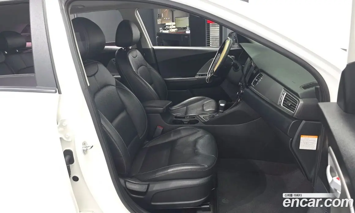 Kia Niro 2017 1.6 автомат (гидро), фото 17