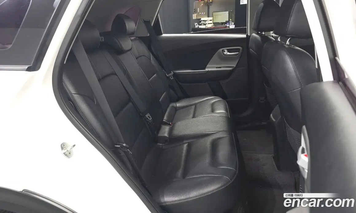 Kia Niro 2017 1.6 автомат (гидро), фото 18