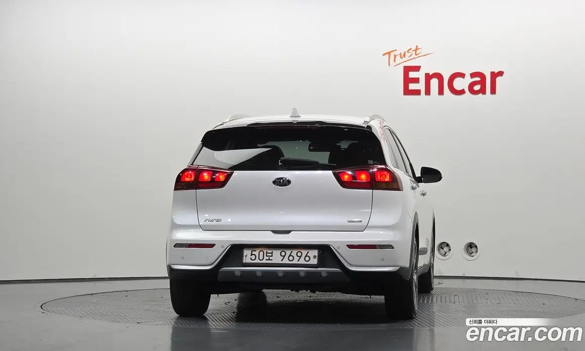 Kia Niro 2017 1.6 автомат (гидро), фото 4