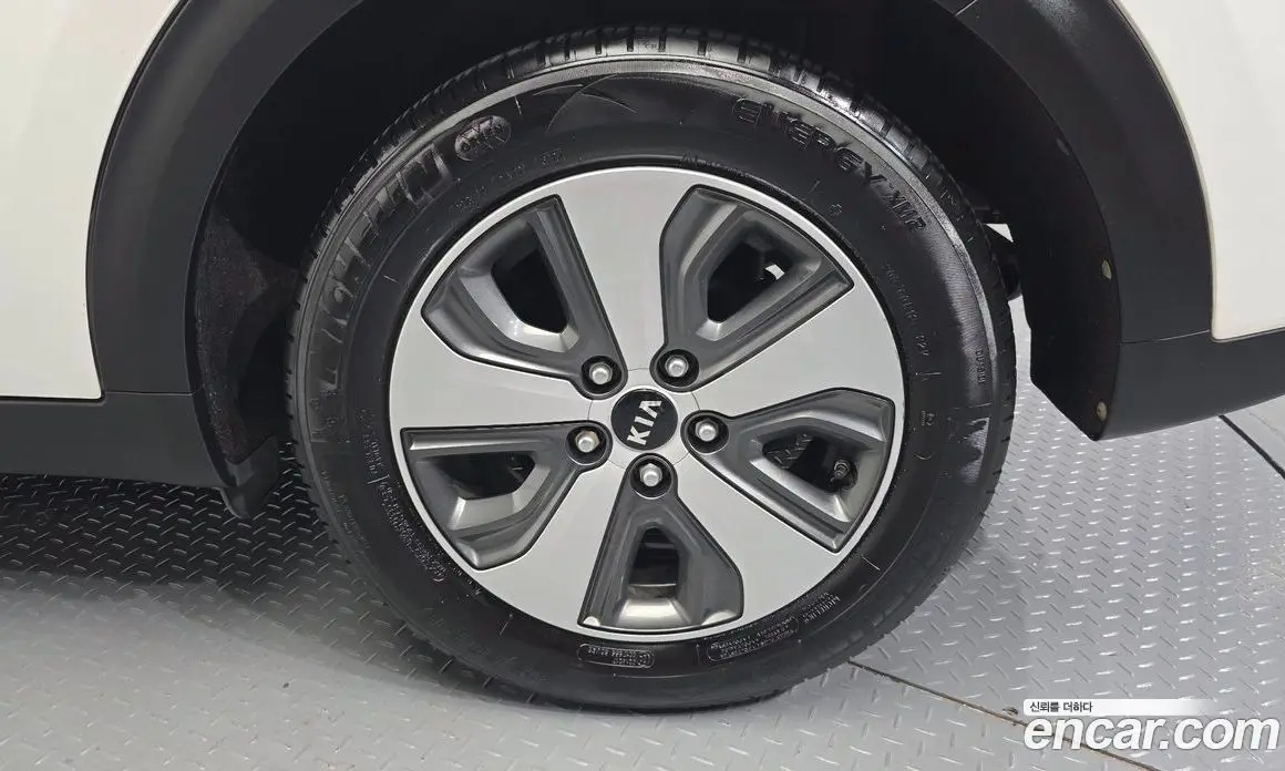 Kia Niro 2017 1.6 автомат (гидро), фото 5