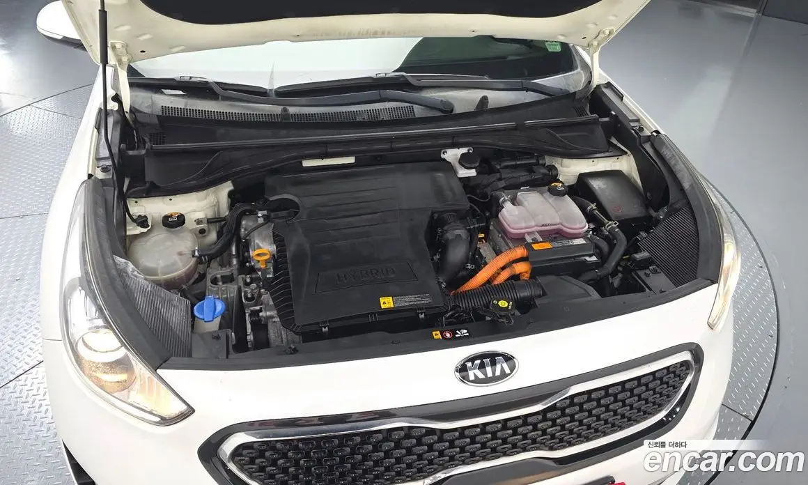 Kia Niro 2017 1.6 автомат (гидро), фото 6