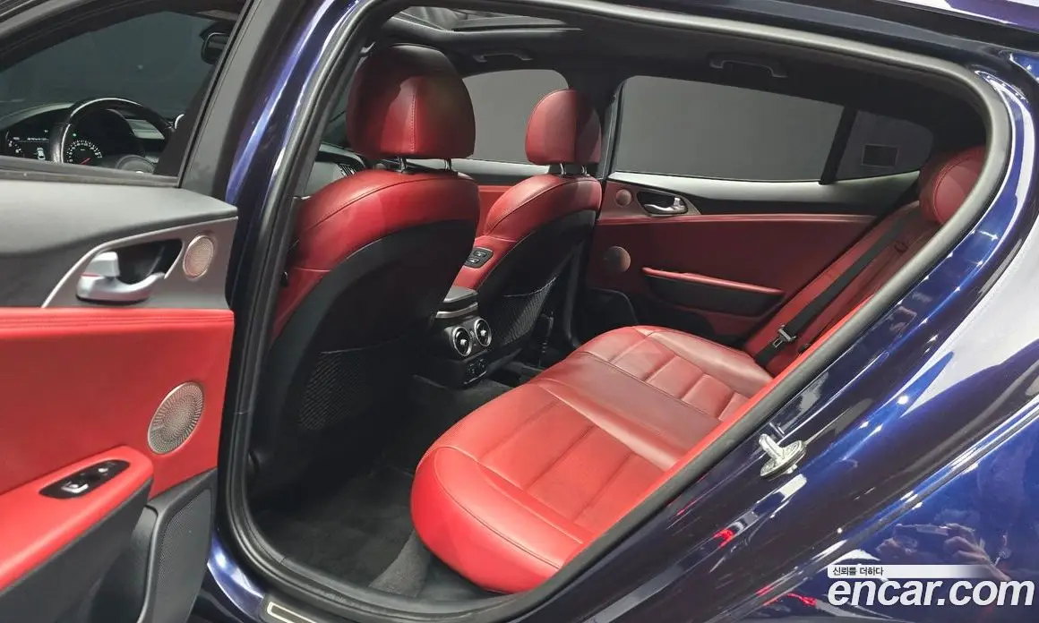 Kia Stinger 2017 3.3 автомат (гидро), фото 12 Kia Stinger 2017 3.3 автомат (гидро), фото 12