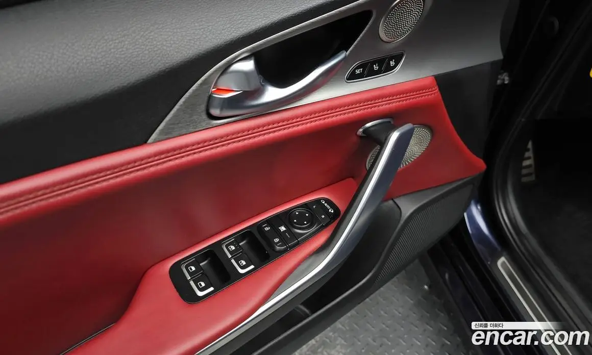 Kia Stinger 2017 3.3 автомат (гидро), фото 17 Kia Stinger 2017 3.3 автомат (гидро), фото 17