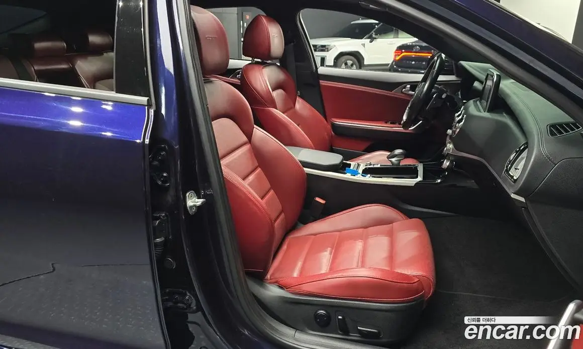 Kia Stinger 2017 3.3 автомат (гидро), фото 10 Kia Stinger 2017 3.3 автомат (гидро), фото 10