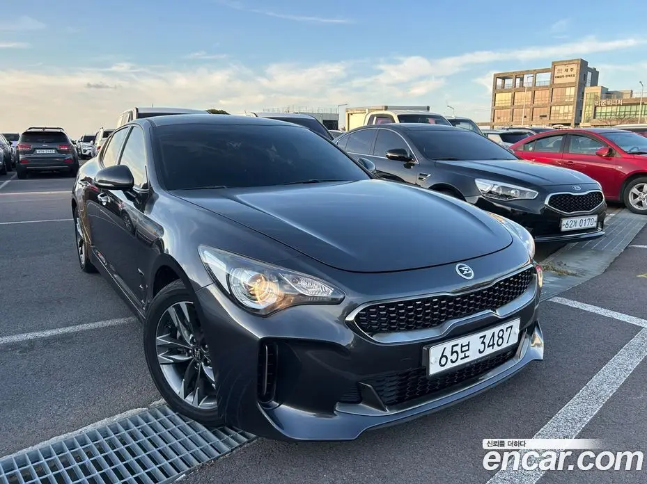 Kia Stinger 2018 2.2 автомат (гидро), фото 1 Kia Stinger 2018 2.2 автомат (гидро), фото 1