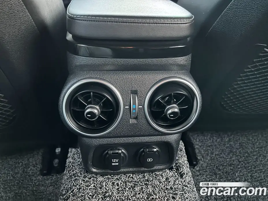 Kia Stinger 2018 2.2 автомат (гидро), фото 15 Kia Stinger 2018 2.2 автомат (гидро), фото 15