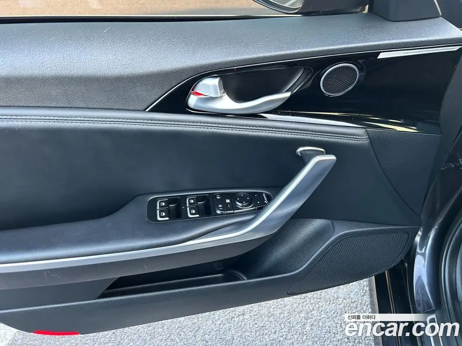Kia Stinger 2018 2.2 автомат (гидро), фото 17 Kia Stinger 2018 2.2 автомат (гидро), фото 17