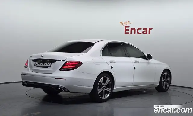 Mercedes-Benz E-Class 2017 2.0 автомат (гидро), миниатюра 2