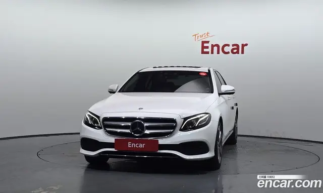 Mercedes-Benz E-Class 2017 2.0 автомат (гидро), миниатюра 3